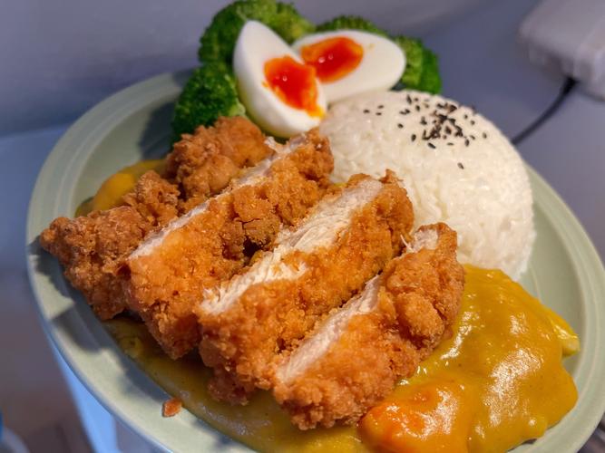料理魔法纪，揭秘创意料理，打造专属风味猪排厚蛋烧的奇幻之旅